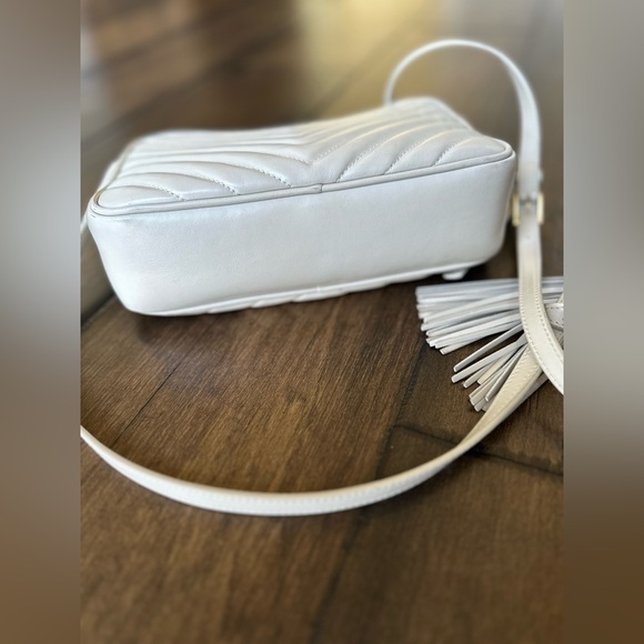 Saint Laurent
Lou Medium YSL Camera Bag with Pocket in Quilted Leather - Picture 2 of 10